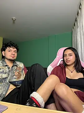 hotlatinocouple   online show from May 16, 2026, 12:40 am