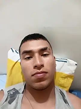 estivenhot online show from April 8, 2026, 11:27 pm