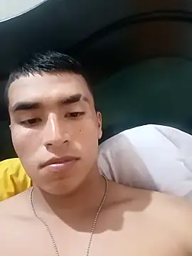 estivenhot online show from April 12, 2026, 4:28 am