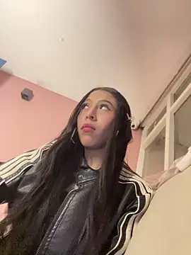 AlanaMartinez Pink online show from April 12, 2026, 8:41 am