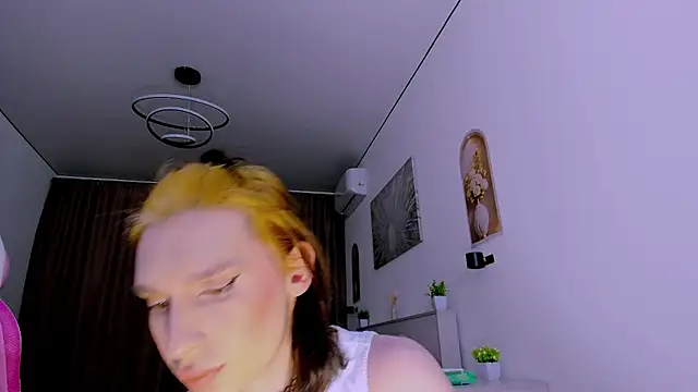 Mikaella Nicole online show from June 6, 2026, 7:07 pm