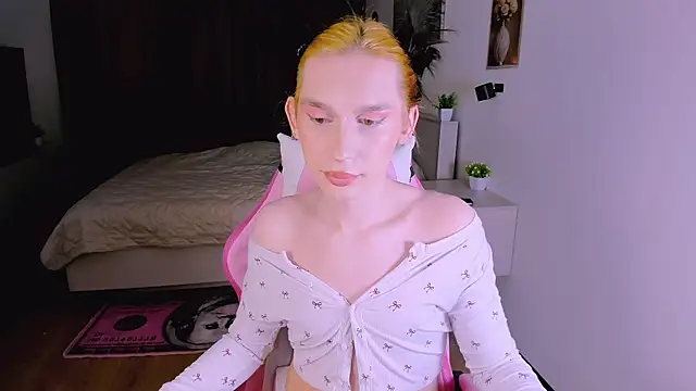 Mikaella Nicole online show from June 8, 2026, 7:36 pm