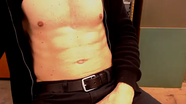 Blackandblue2000 online show from April 15, 2026, 7:26 am