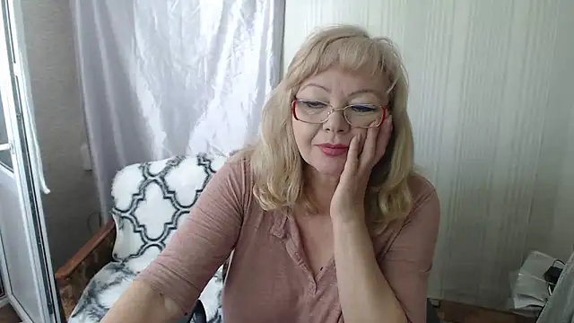 LavandaMay online show from April 30, 2026, 8:09 am