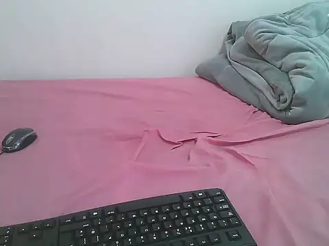 MsLaura24 online show from April 11, 2026, 5:01 am