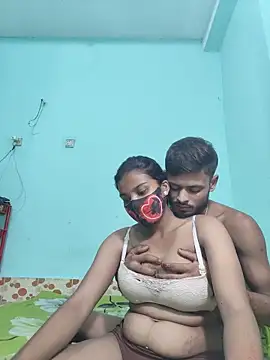 Hot-Couple4 online show from June 5, 2026, 4:13 pm
