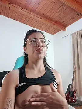 Iam eli09 online show from April 14, 2026, 10:38 pm