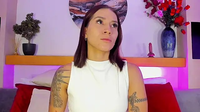 Snapshot of YamelBloom chatting on April 14, 2026, 10:21 am YamelBloom online show from April 14, 2026, 10:21 am