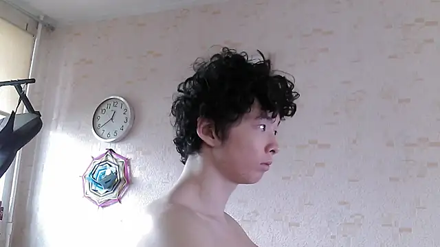 Snapshot of Miklaxyk chatting on April 15, 2026, 9:27 am Miklaxyk online show from April 15, 2026, 9:27 am
