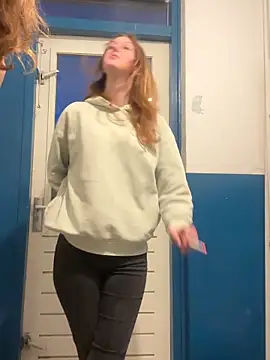 SweetNatalie699 online show from April 12, 2026, 7:19 pm