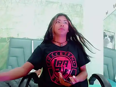 Naomisaenz01 online show from June 4, 2026, 1:28 pm
