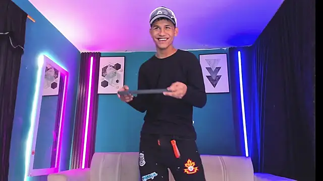  HotWildwolves online show from April 13, 2026, 8:03 pm