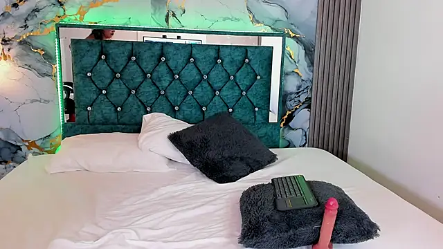 alisha desire online show from April 15, 2026, 7:58 pm