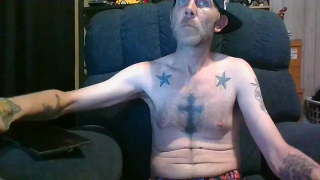 Snapshot of EEYORE86 chatting on April 15, 2026, 12:39 am EEYORE86 online show from April 15, 2026, 12:39 am