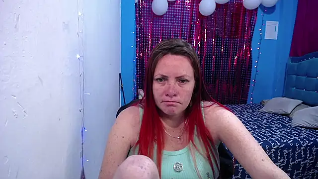 carolinhe26 online show from April 26, 2026, 2:15 pm
