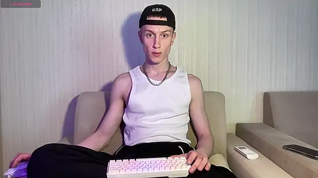 Travis Gracile online show from May 5, 2026, 10:23 am