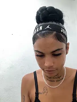 Snapshot of La_reynazendeya_ chatting on June 16, 2026, 1:25 pm La reynazendeya online show from June 16, 2026, 1:25 pm