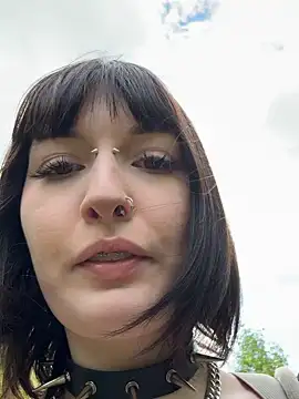 virusDoll online show from May 27, 2026, 1:19 pm