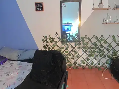 MilaValentine online show from April 13, 2026, 7:52 pm