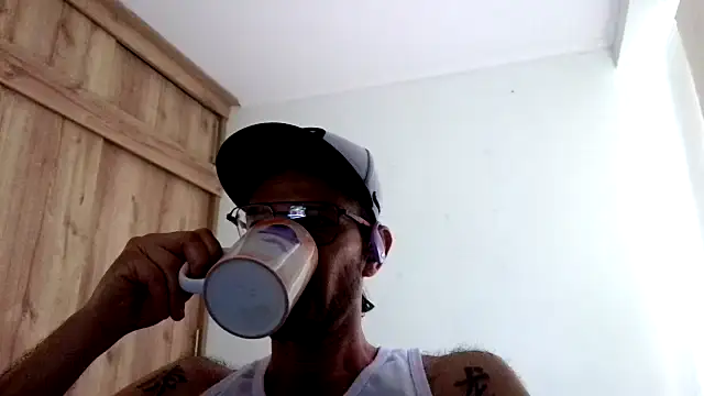 andrew 1520 online show from November 7, 2025, 9:48 pm