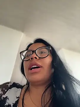 Iam-sophia27 online show from June 5, 2026, 3:29 pm