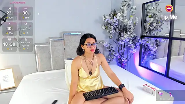 Snapshot of Veronicacarper chatting on April 14, 2026, 3:45 am Veronicacarper online show from April 14, 2026, 3:45 am