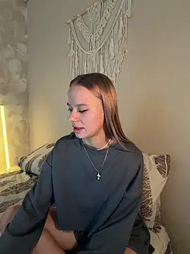 Snapshot of leyaaftermidnight chatting on April 14, 2026, 9:15 am leyaaftermidnight online show from April 14, 2026, 9:15 am