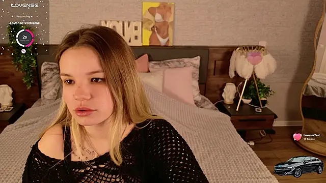 KimEvanss online show from May 3, 2026, 5:24 am
