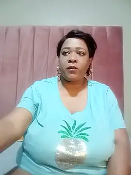 BUSTYQUEEN56  online show from June 7, 2026, 4:27 am
