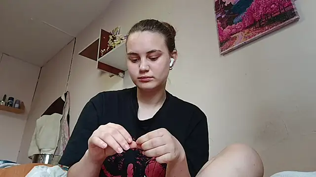 RoxanneStuard online show from April 14, 2026, 9:04 am