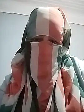 Snapshot of MiddlingVicarage chatting on April 12, 2026, 8:52 am MiddlingVicarage online show from April 12, 2026, 8:52 am