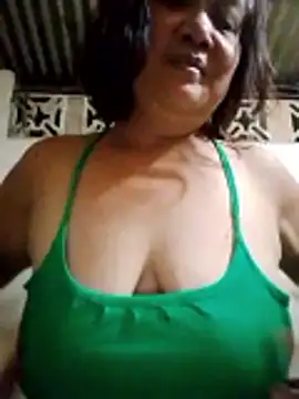 jeanyummytits online show from June 3, 2026, 1:25 pm