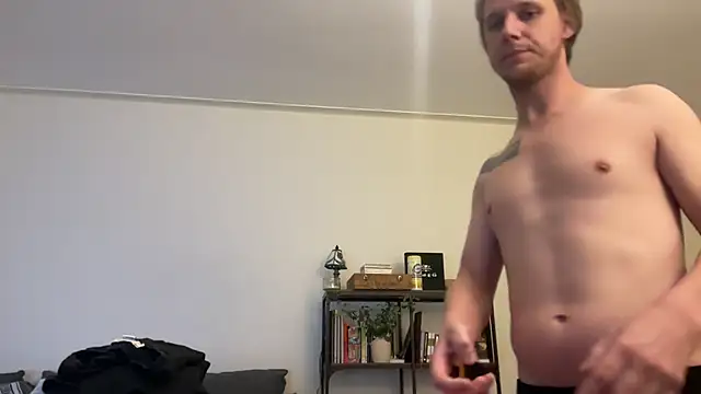 Snapshot of Tippygirl chatting on April 14, 2026, 4:29 am Tippygirl online show from April 14, 2026, 4:29 am