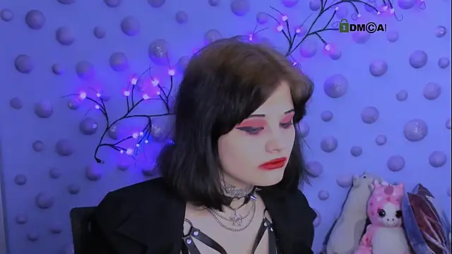 nikki kiss  online show from April 17, 2026, 9:01 am