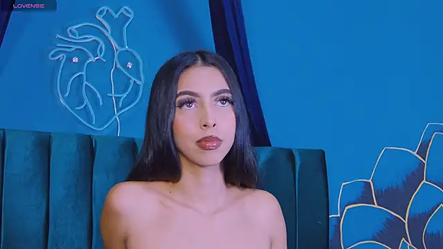Snapshot of Mia_Gloww_ chatting on April 28, 2026, 8:47 pm Mia Gloww online show from April 28, 2026, 8:47 pm