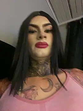 Snapshot of valen_lewiiz chatting on June 11, 2026, 10:24 am valen lewiiz online show from June 11, 2026, 10:24 am