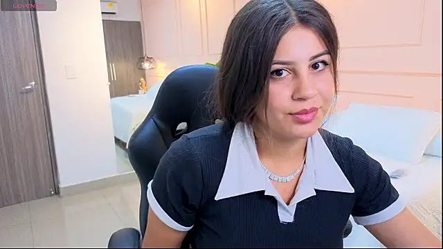 OLIVIA GARCIA   online show from April 15, 2026, 12:23 pm