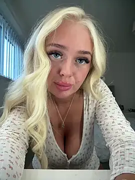 Vanillaheavennn online show from April 15, 2026, 6:59 pm