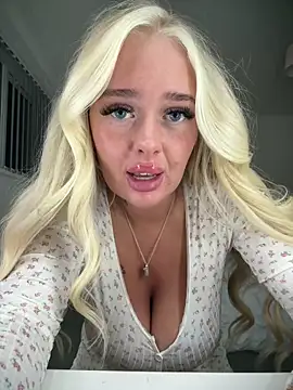 Vanillaheavennn online show from April 15, 2026, 7:58 pm