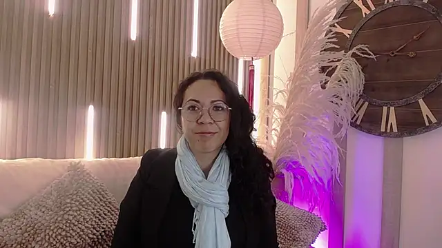 Velvet Curly online show from May 12, 2026, 12:35 pm