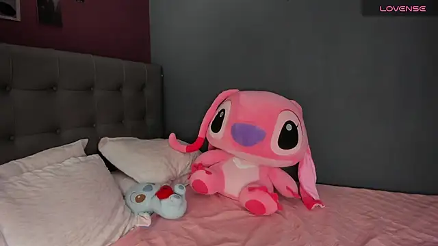 Charlotte james1 online show from April 14, 2026, 12:38 am