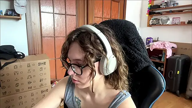 PillowPeachX online show from May 19, 2026, 9:37 am