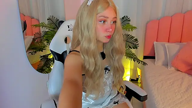 Snapshot of sweett_fire chatting on April 23, 2026, 5:37 pm sweett fire online show from April 23, 2026, 5:37 pm