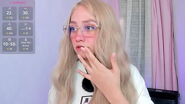 Snapshot of sweett_fire chatting on June 2, 2026, 7:38 pm sweett fire online show from June 2, 2026, 7:38 pm