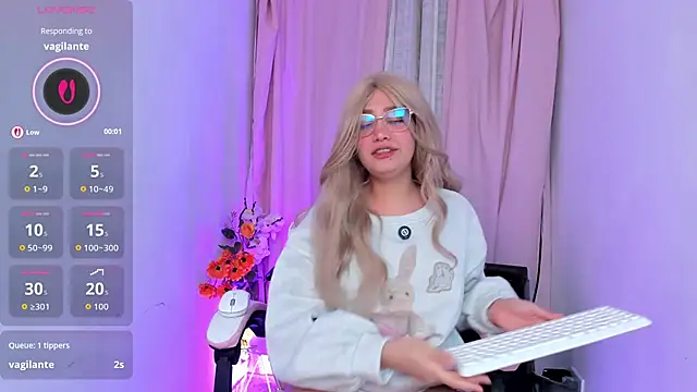 Snapshot of sweett_fire chatting on June 11, 2026, 12:54 am sweett fire online show from June 11, 2026, 12:54 am