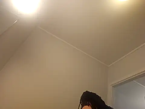 Snapshot of shyhornymommy chatting on April 13, 2026, 9:53 pm shyhornymommy online show from April 13, 2026, 9:53 pm