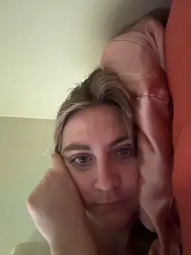 prettykitttty online show from April 21, 2026, 3:17 pm