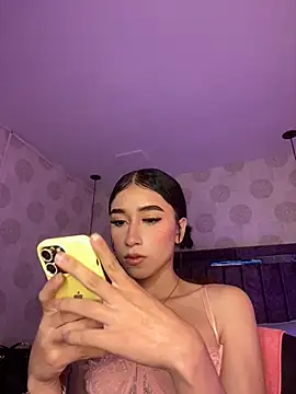 Snapshot of Alahia_pink_ chatting on April 15, 2026, 4:19 am Alahia pink online show from April 15, 2026, 4:19 am