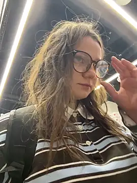 lilimip online show from April 20, 2026, 9:23 am