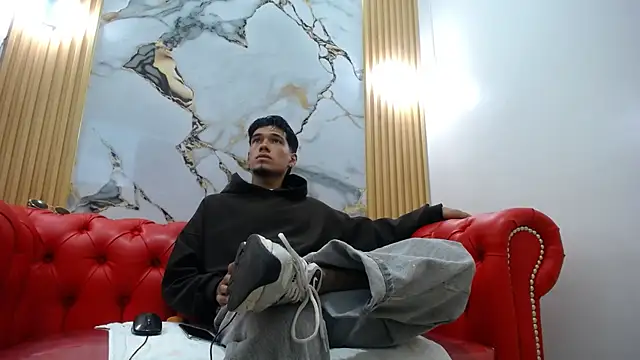 Tittan Maxxx  online show from April 14, 2026, 7:53 pm